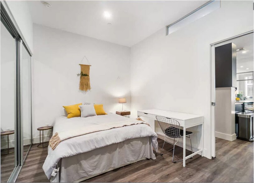 Building Photo - 3810 Wilshire Blvd