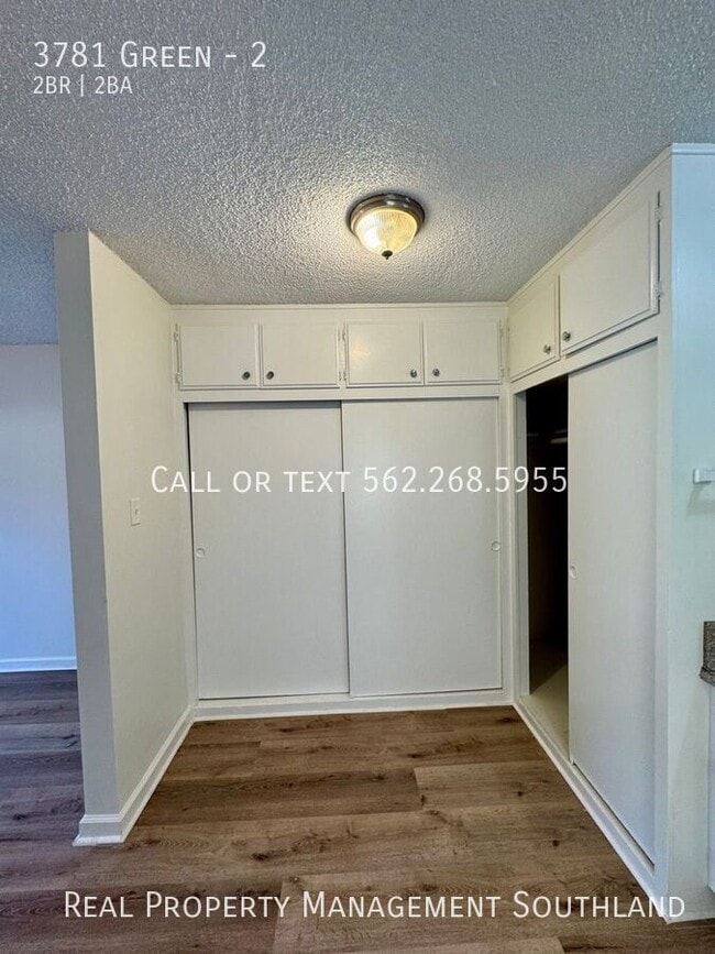 Building Photo - Beautifully Renovated 2 Bed / 1.5 Bath Apa...