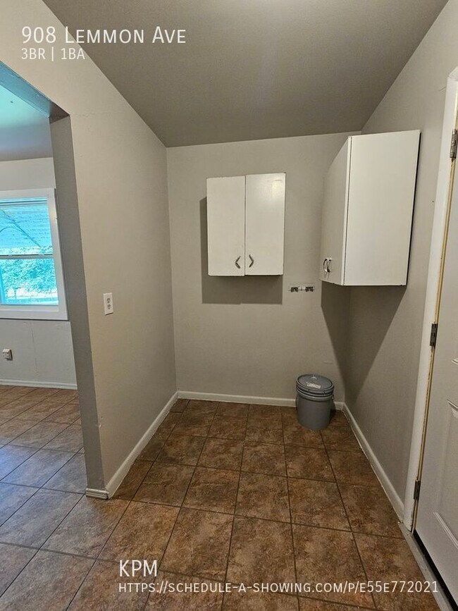 Building Photo - 908 Lemmon Ave