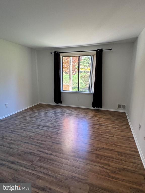 Building Photo - 1303 Hickory Cir