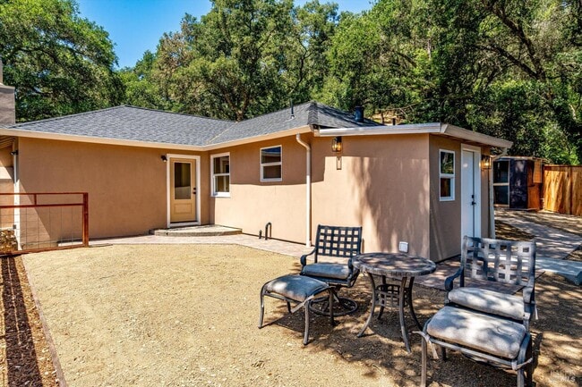 Building Photo - 9342 Chalk Hill Rd