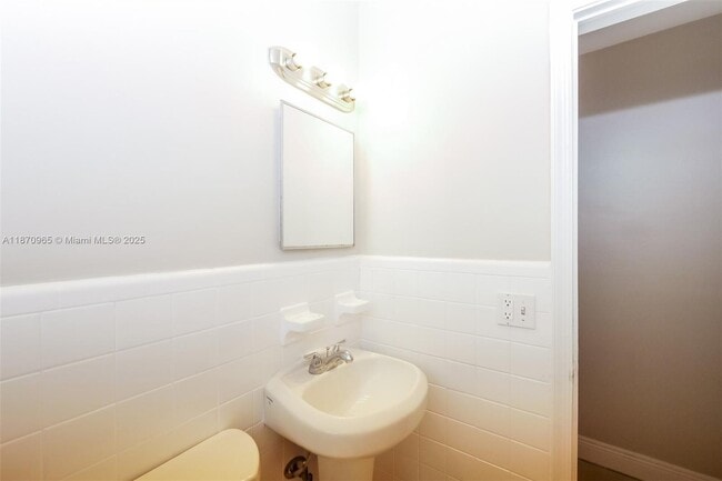 Building Photo - 305 SW 9th Terrace