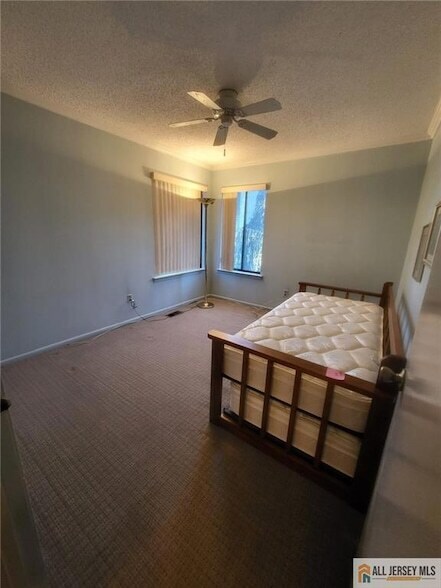 Building Photo - 12 Carriage Pl