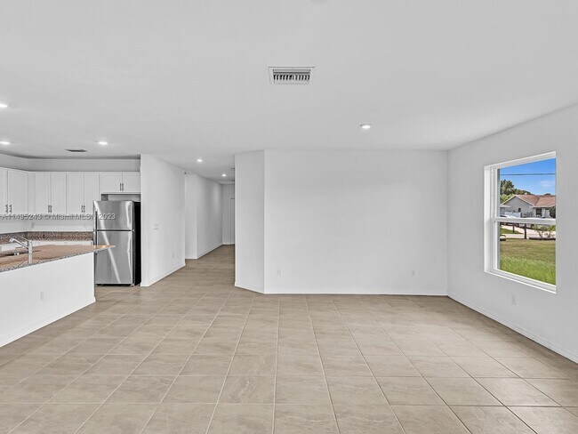 Building Photo - 2033 SW Castinet Ln