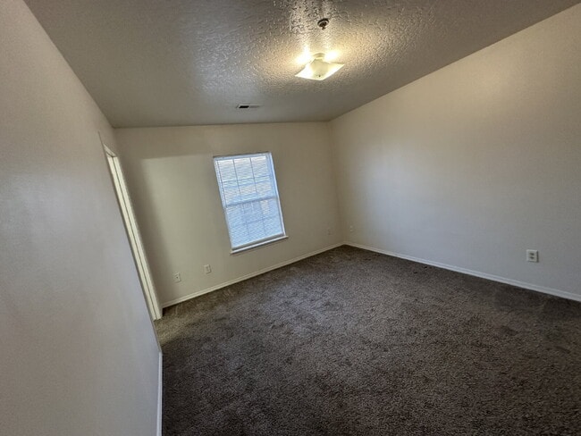 Building Photo - 112 Davis Ave