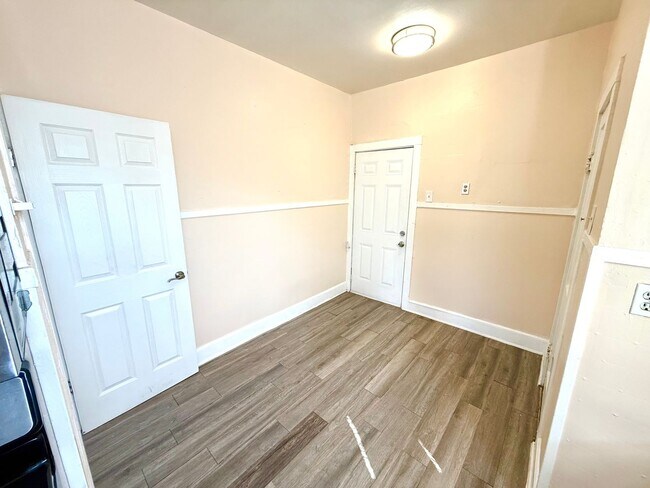 Building Photo - *COMING SOON* Charming 1-Bedroom Duplex With Laminate Flooring Throughout + Fenced Backyard