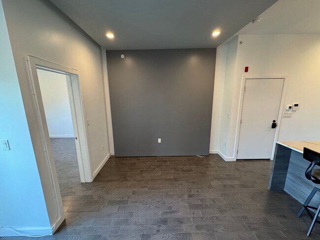 Building Photo - 2028 E Fletcher St