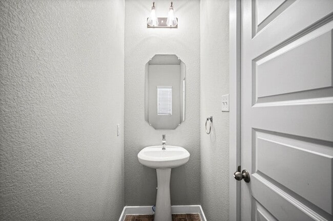 Building Photo - 144 Shining Pt Dr