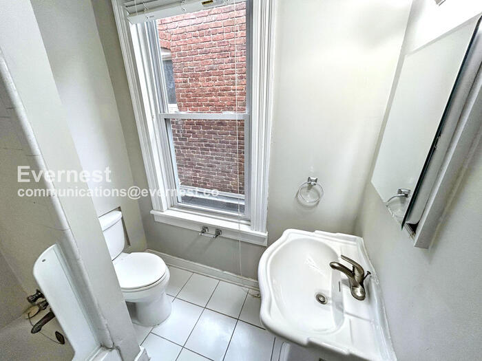 Building Photo - 1605 Grove Ave