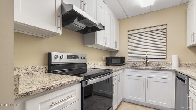 Building Photo - 316 Cherry St