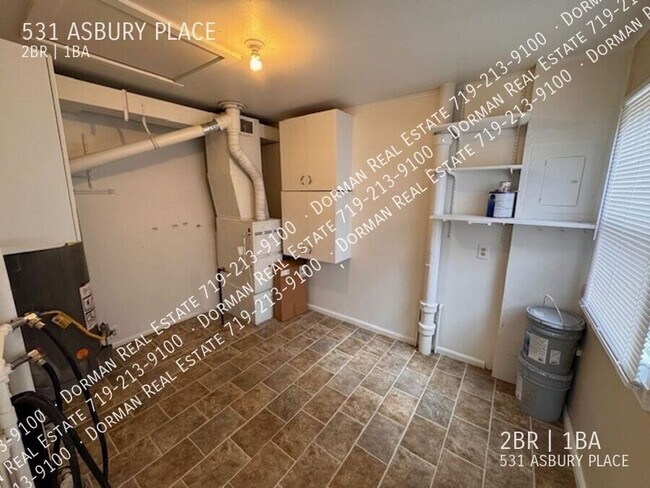 Building Photo - 531 Asbury Pl