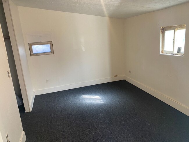 Building Photo - Fully Renovated 1 Bedroom Bungalow for Rent