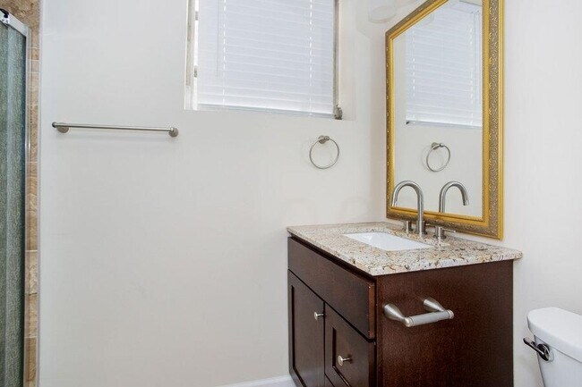 Building Photo - 2837 Hermosa Dr