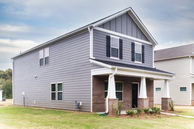 Building Photo - "Charming 3-Bedroom Retreat with 2.5 Baths in the Heart of Belmont!"