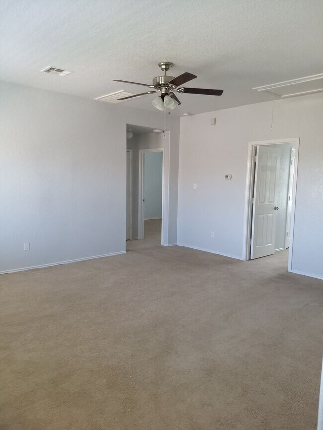 Building Photo - Spacious 4-Bedroom Home in Candlewood Park