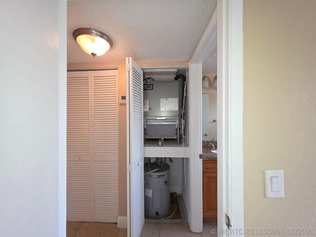 Building Photo - 1542 Lake Crystal Dr