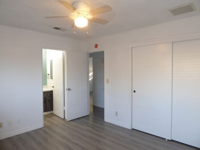 Building Photo - Please contact Vaughn Realty to set up an ...