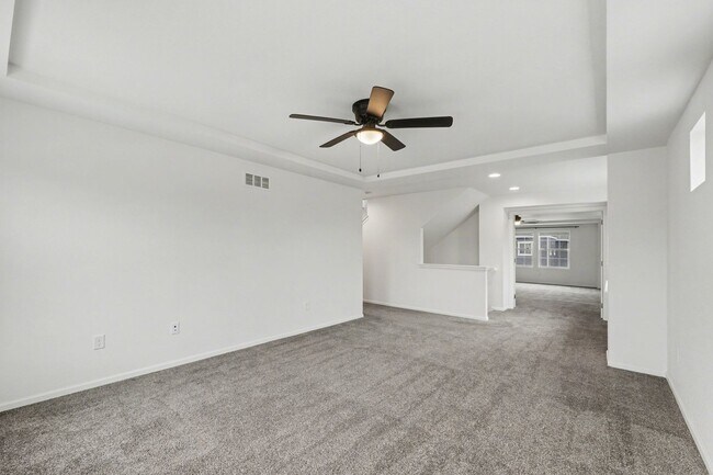 Building Photo - Stunning 4bed/3bath Oakwood Model Home in Erie