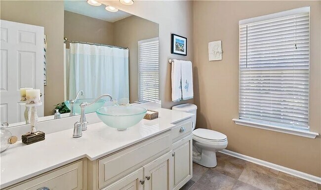 Building Photo - Beautiful 3 bedroom 2 bath home