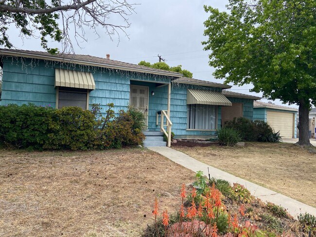 Primary Photo - Cute 3 Bedroom 2 bath home located near SD...