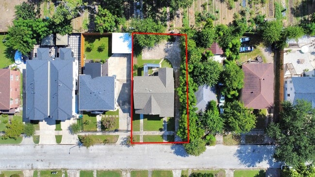 Building Photo - 2817 Truxillo St