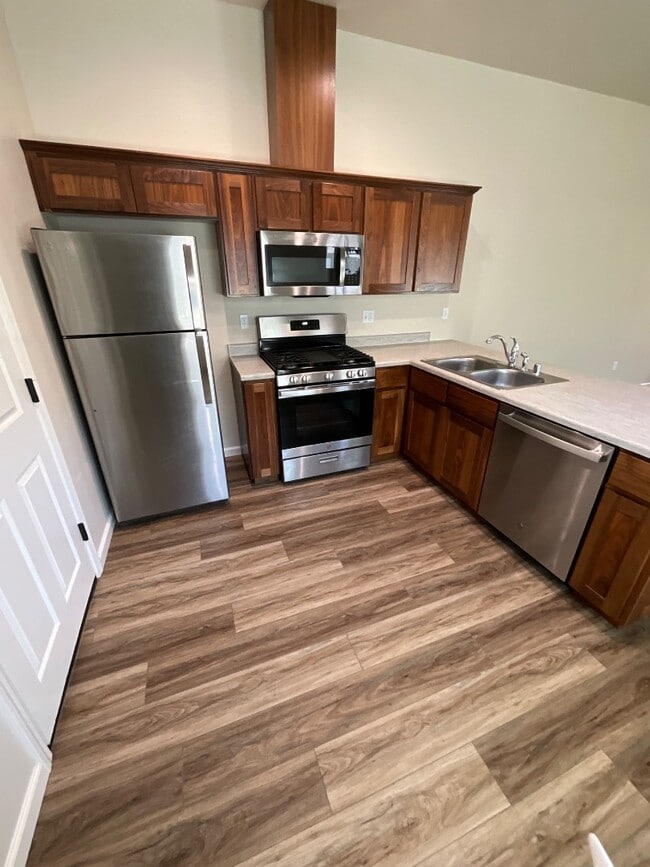 Building Photo - 1691 Windsor Ave