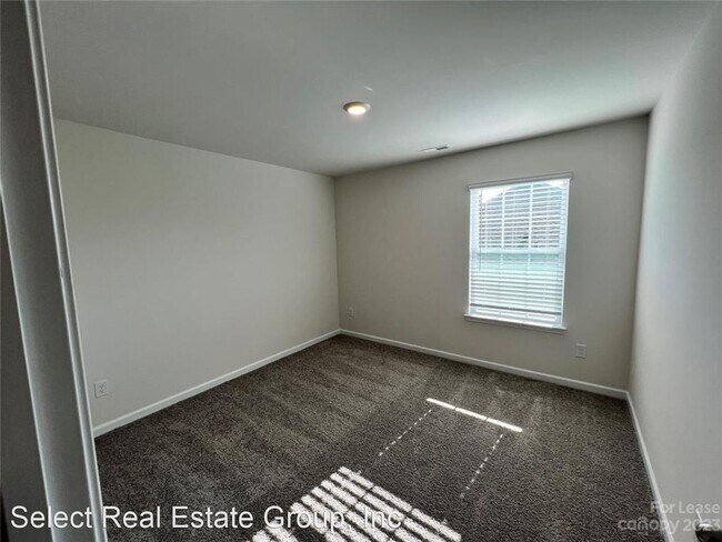 Building Photo - 5 br, 3 bath House - 106 Meadow View Drive