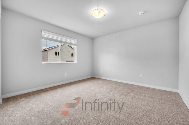 Building Photo - 8943 SW Vermillion Dr