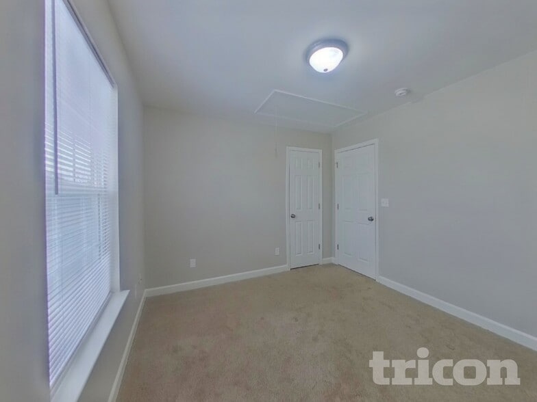 Building Photo - 1711 Southwind Dr