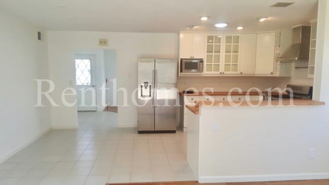 Building Photo - 10019 Knight Dr