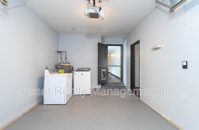 Building Photo - 6601 Bay Cir Dr