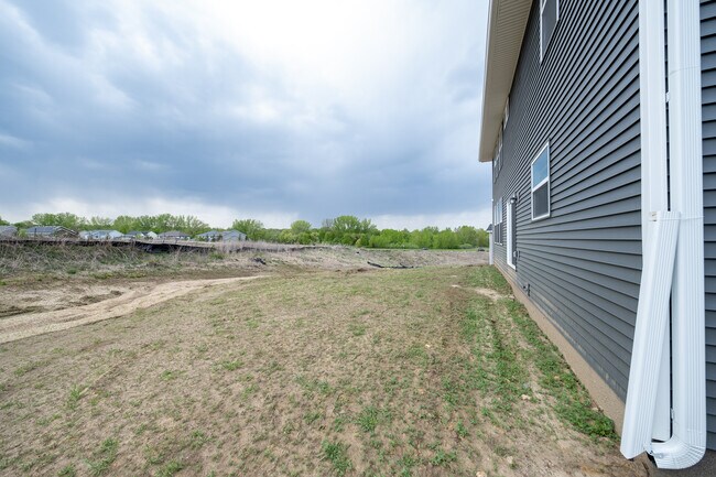 Building Photo - 17944 Hinckley Ave