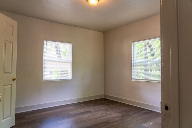 Building Photo - CHECK OUT this 3 bedroom in OKC! - FULLY R...