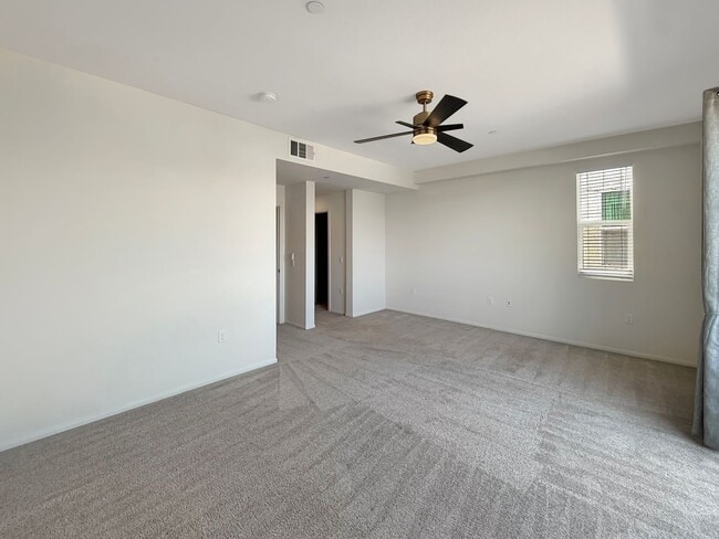 Building Photo - Spacious 4BR/3.5BA Townhome in Otay Ranch ...