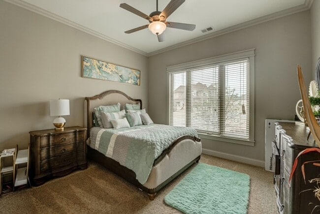 Building Photo - Winslow Cove Furnished Executive Estate with Pool