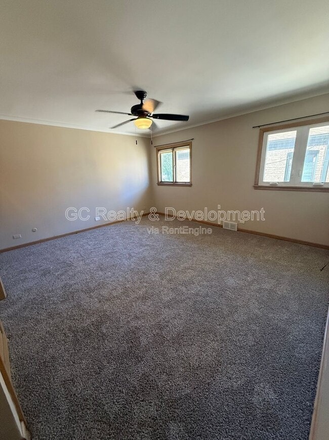 Building Photo - 10650 S Claremont Ave