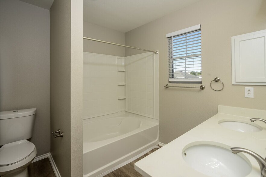 Building Photo - 25322 Longbranch Run
