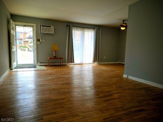 Building Photo - 15 Cottage St