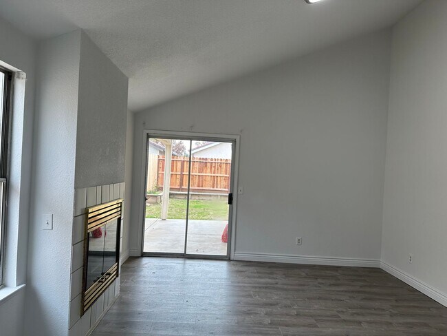 Building Photo - Available Soon!