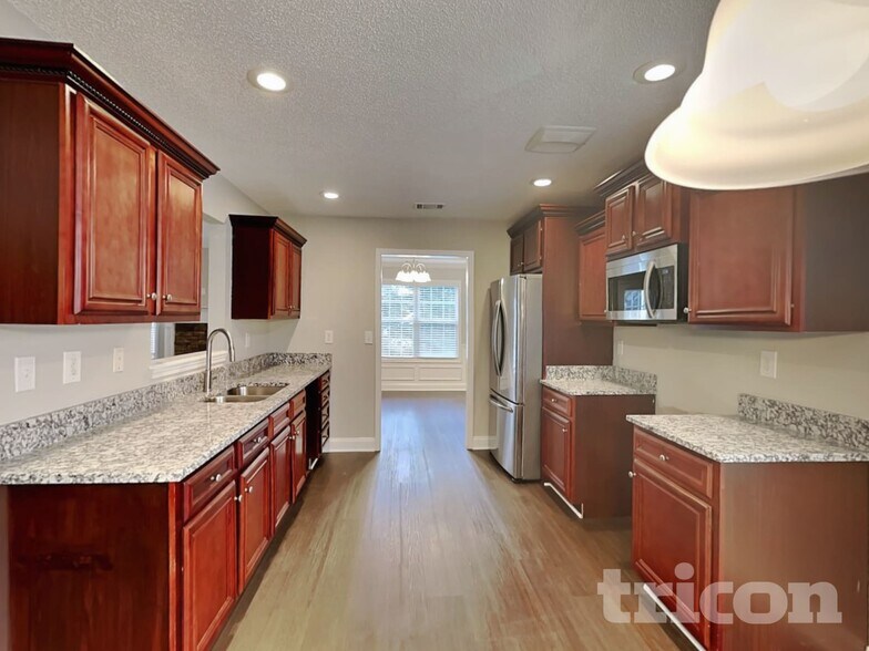 Building Photo - 621 Savannah Dr