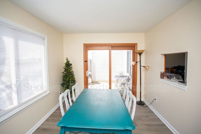 Building Photo - 207 Empress Ct