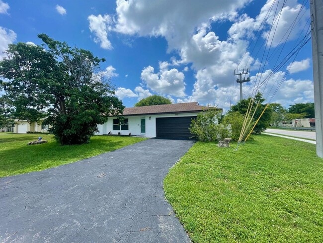 Building Photo - 6606 NW 95th Ave