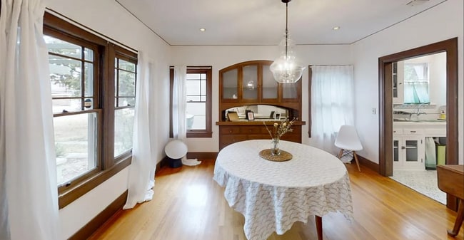 Building Photo - Charming 3-Bedroom Home in the Heart of th...