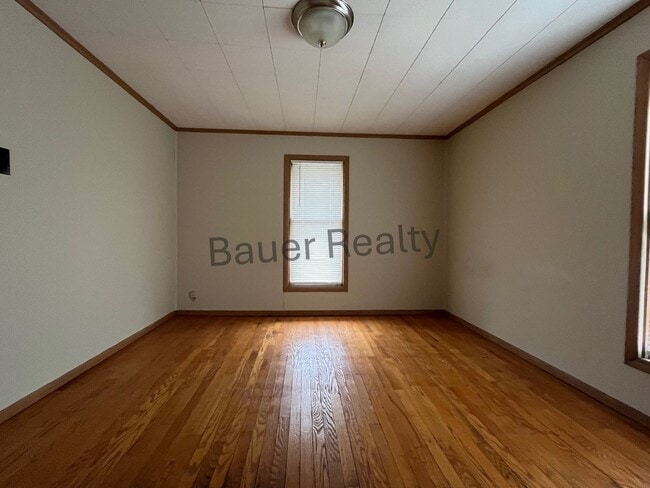 Building Photo - 3 -4 Bedroom Home Near Brookside Park