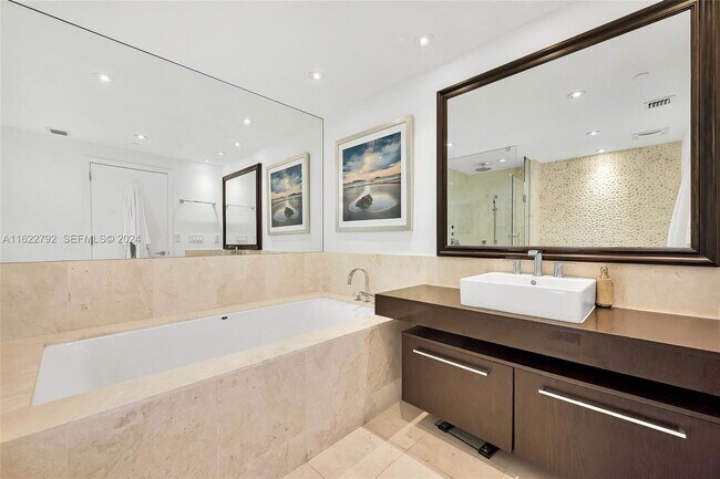 Building Photo - 17121 Collins Ave