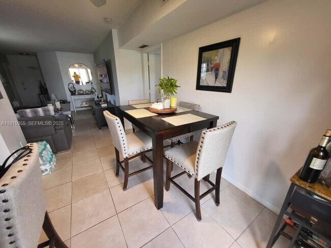 Building Photo - 3415 NE 9th Dr