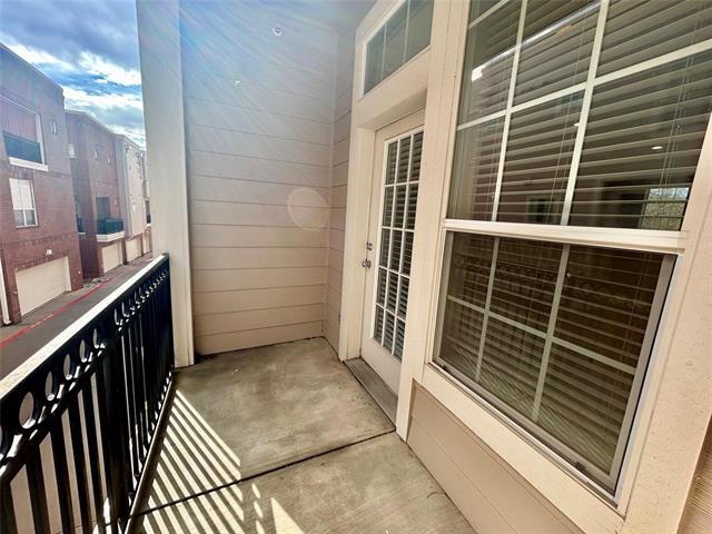 Building Photo - 15826 Quorum Dr