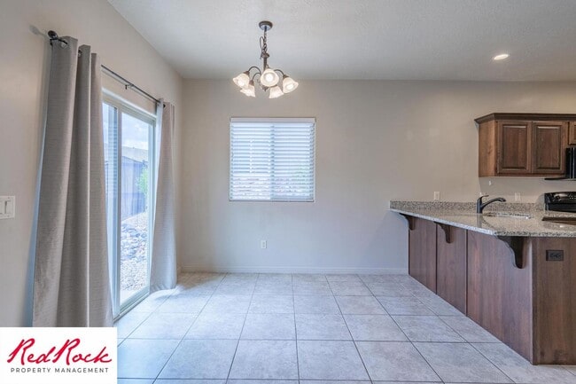 Building Photo - Cozy Townhome with Community Pool