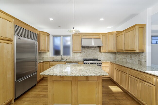 Building Photo - 119 Opal Ave