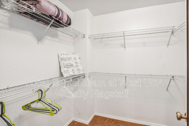 Building Photo - 3716 E Jacamar Dr